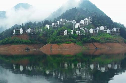 安徽：徽州区潜口镇东山村，湖光山色静谧优美，露营圣地！