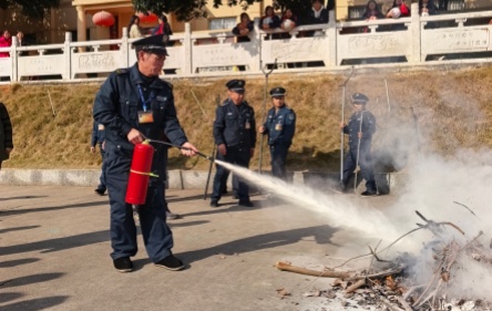 湖南:隆回二中以练筑防强技能 筑牢校园安全防线(图2) 微信图片_20251226221304.jpg