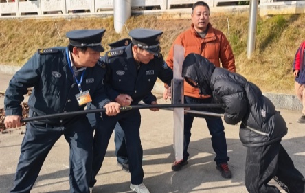 湖南:隆回二中以练筑防强技能 筑牢校园安全防线(图3) 微信图片_20251226221315.jpg